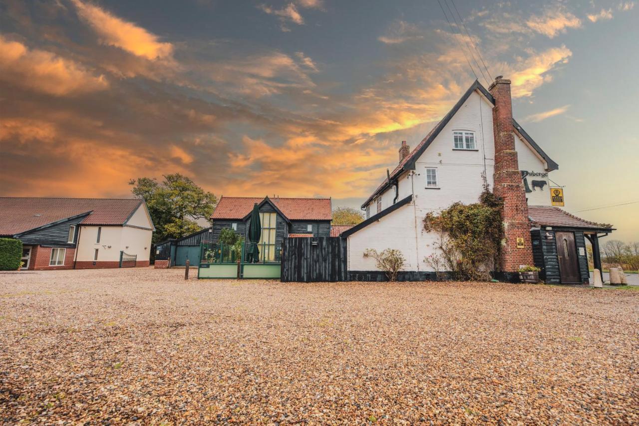 The Auberge Yaxley  ภายนอก รูปภาพ
