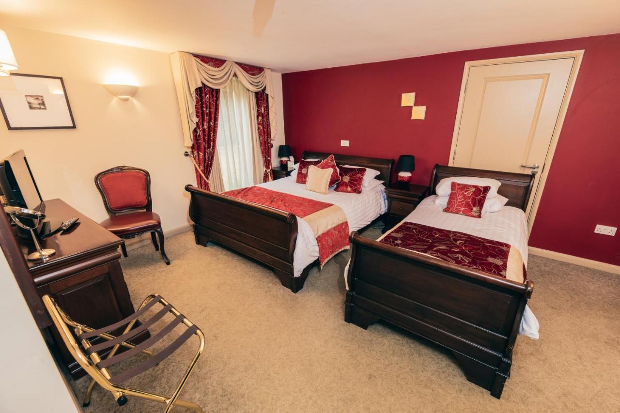 The Auberge Yaxley  ภายนอก รูปภาพ
