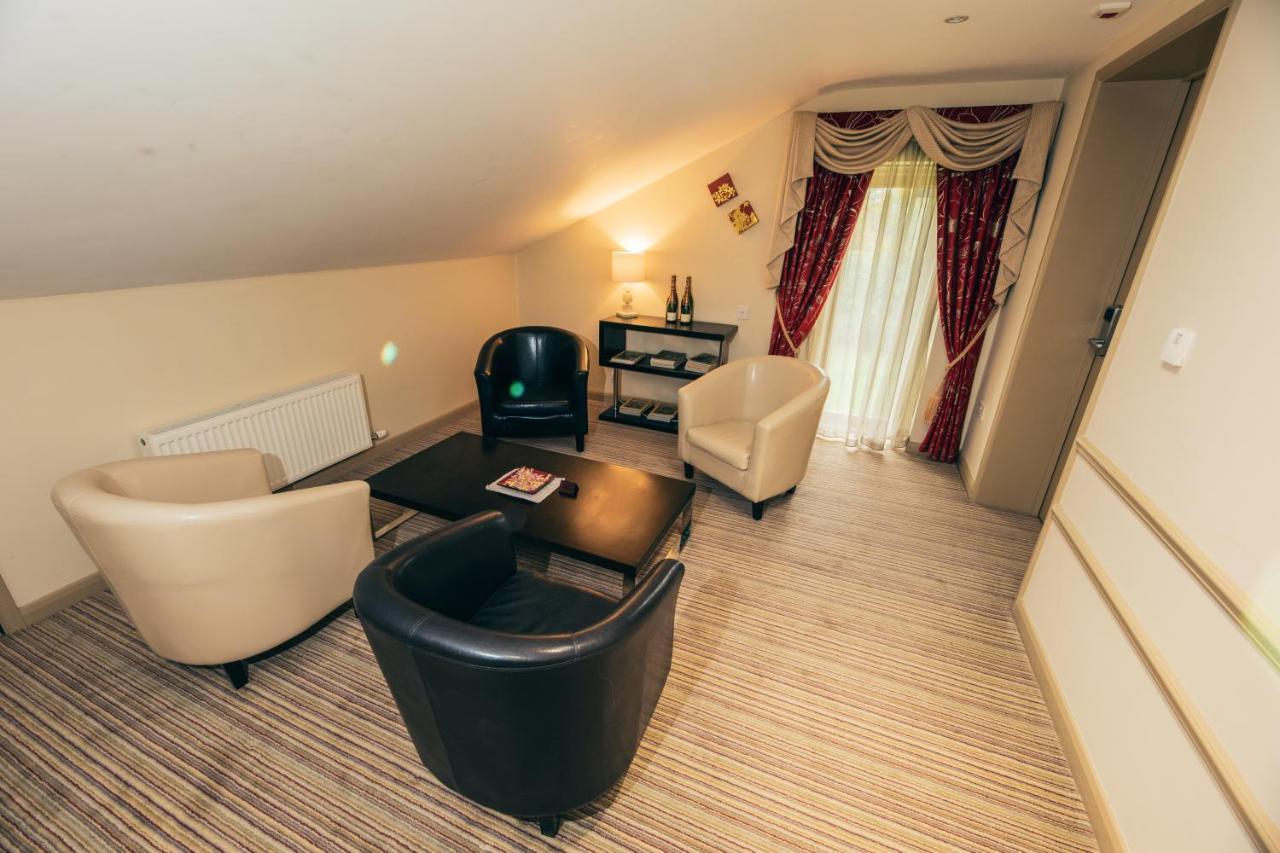 The Auberge Yaxley  ภายนอก รูปภาพ