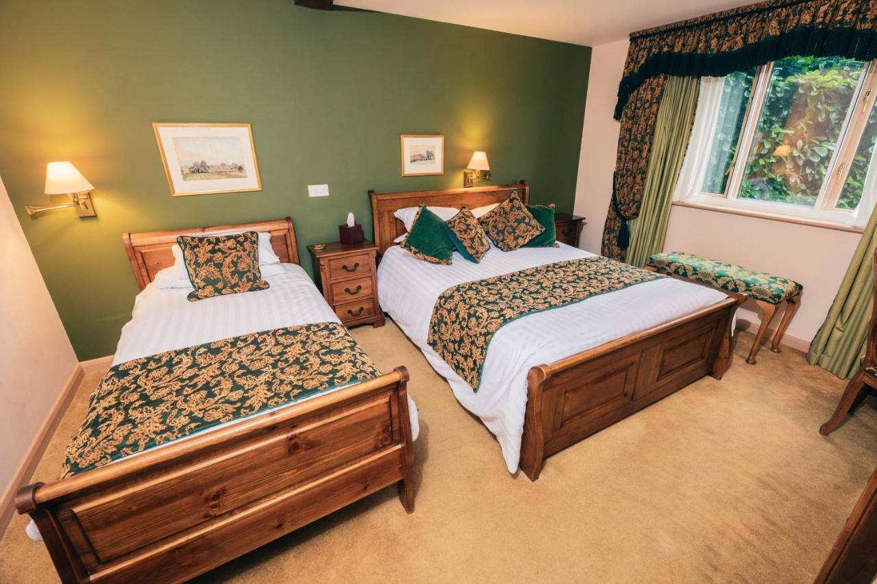 The Auberge Yaxley  ภายนอก รูปภาพ