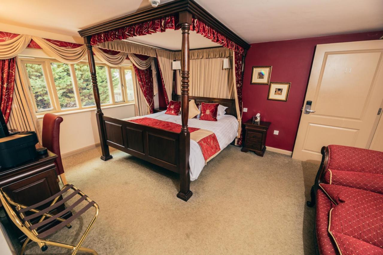 The Auberge Yaxley  ภายนอก รูปภาพ