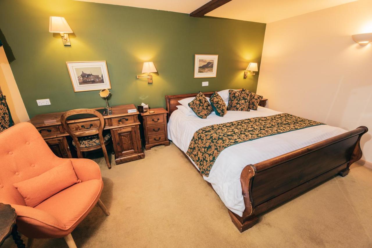 The Auberge Yaxley  ภายนอก รูปภาพ