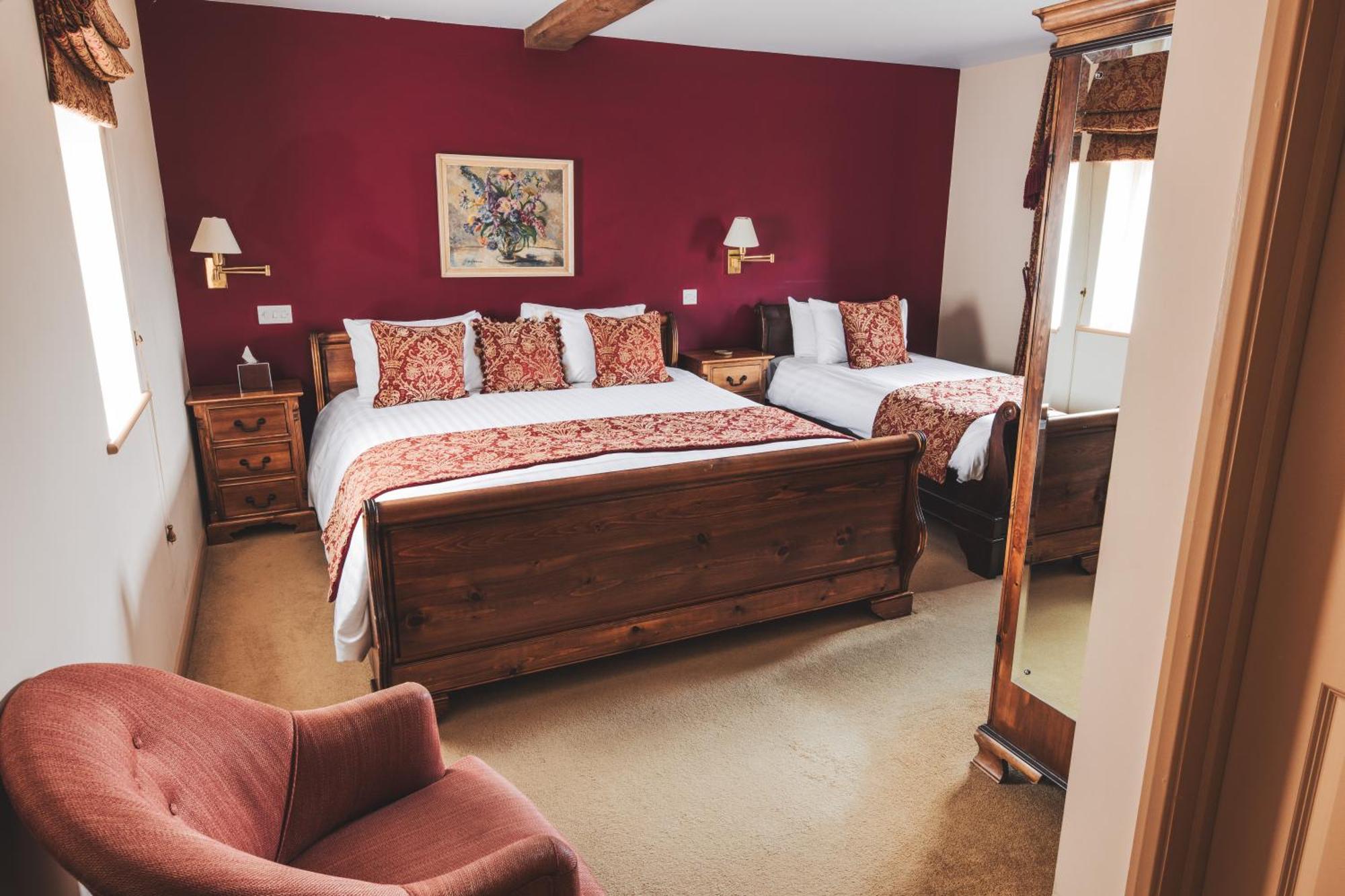 The Auberge Yaxley  ภายนอก รูปภาพ