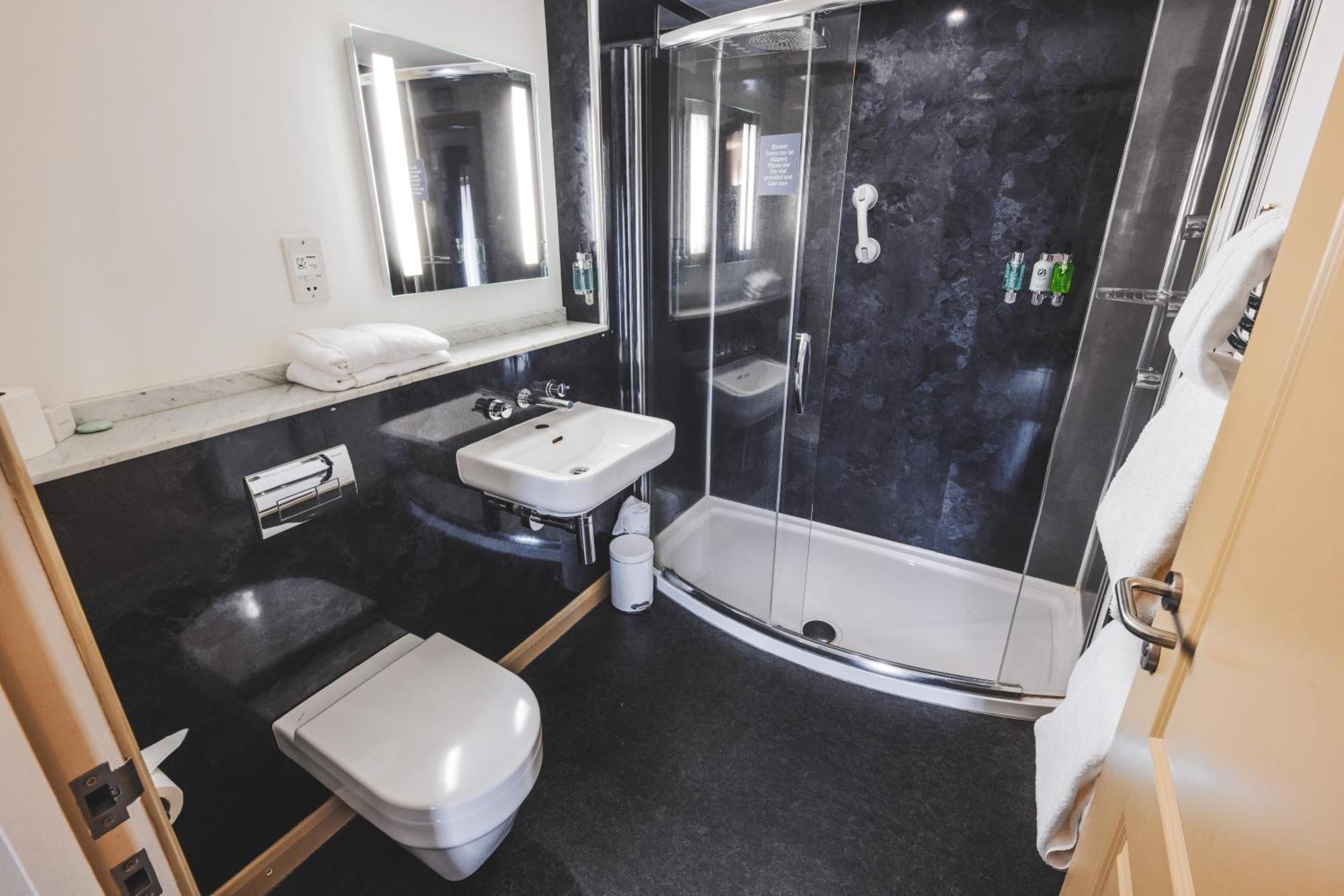 The Auberge Yaxley  ภายนอก รูปภาพ