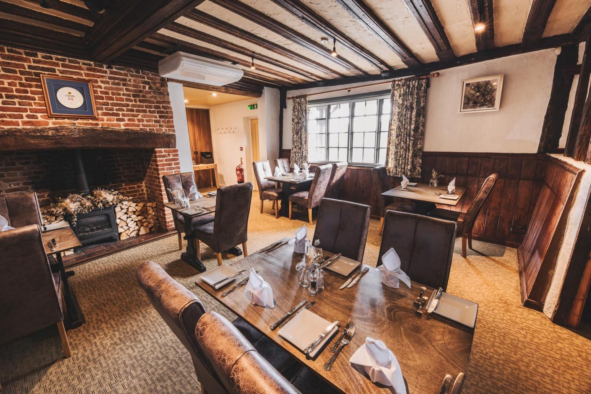 The Auberge Yaxley  ภายนอก รูปภาพ